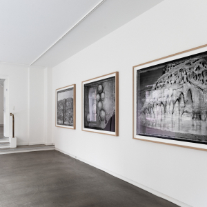 Installation view of the 2023 exhibition "Crack" by Henrik Saxgren at Hans Alf Gallery