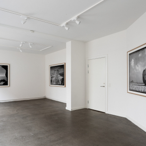 Installation view of the 2023 exhibition "Crack" by Henrik Saxgren at Hans Alf Gallery